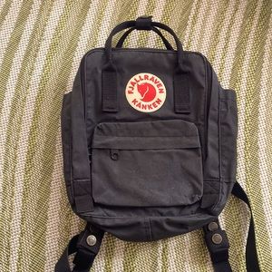 Black Fjällräven Kånken Mini